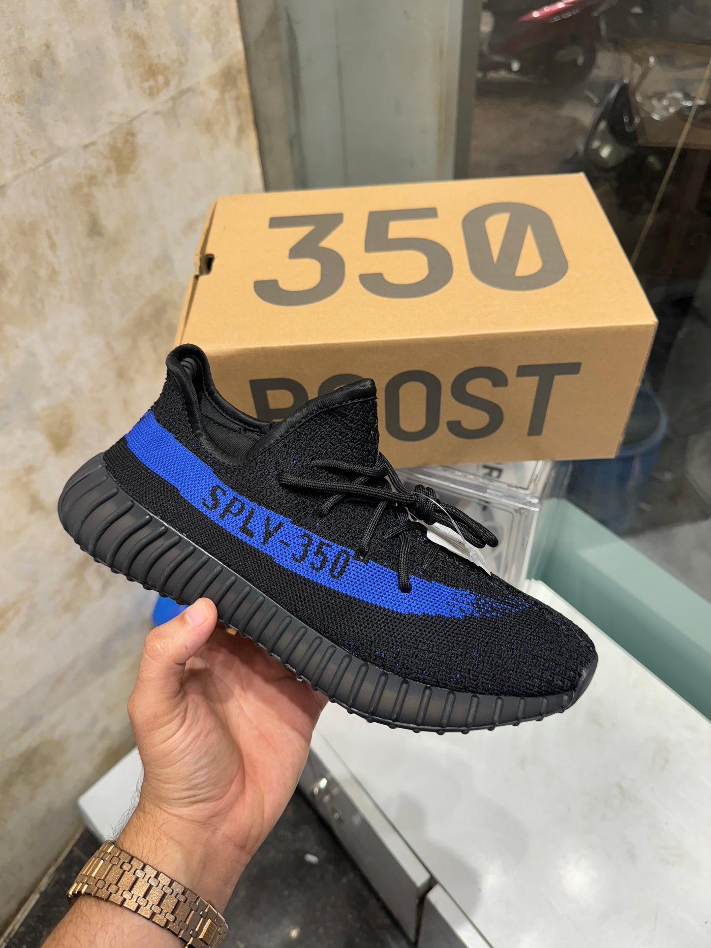 Stylish 350 V2 Dazzling Sneakers Shoes For Men