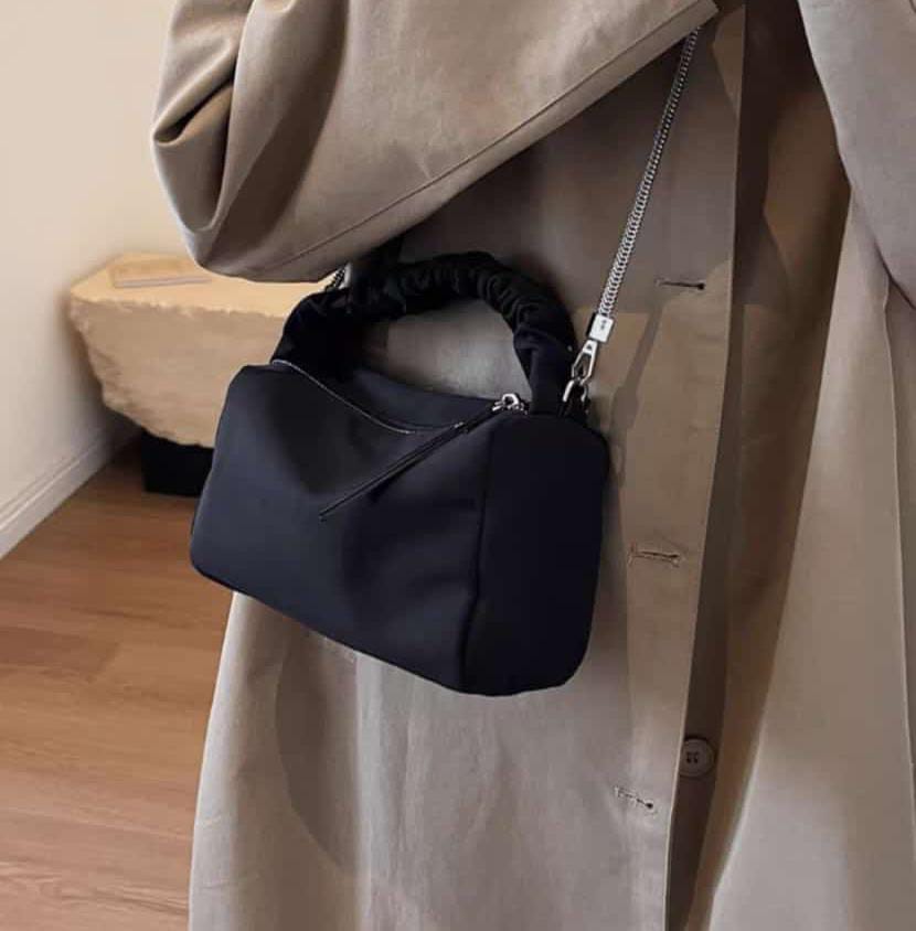 Stylish Speedy Waterproof Sling Handbag For Women