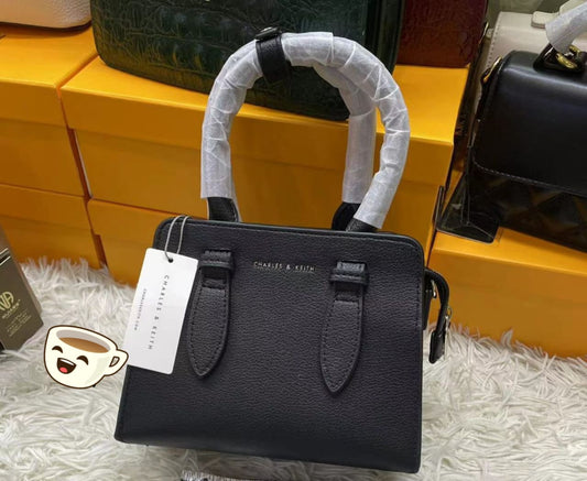 Adjustable Solid Textured Pu Leather Handbag For Women