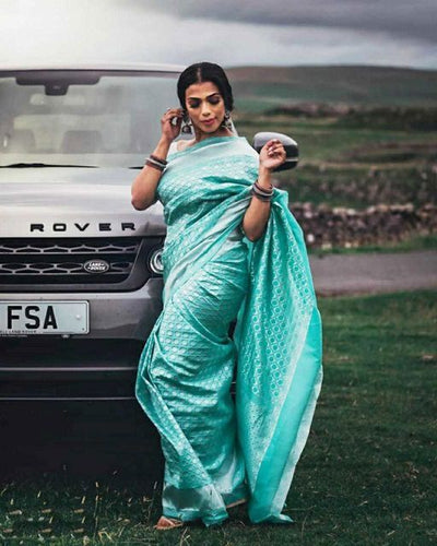 Trendy Jacquard Woven Kanjeevaram Silk Saree For Women - Free Size - Shopaholics