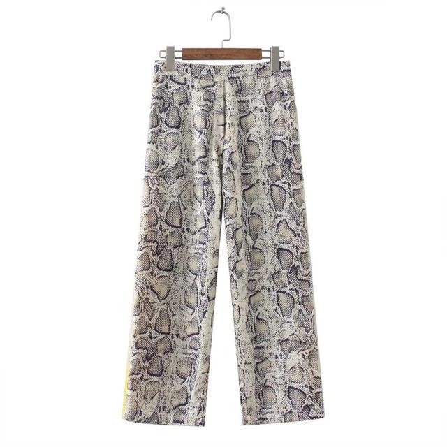 Neutral snakeskin trousers and beige jumper with heels  Printed pants  outfits Classy summer outfits Outfits